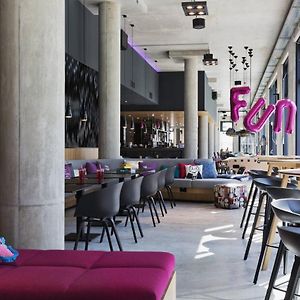 MOXY Vienna Airport